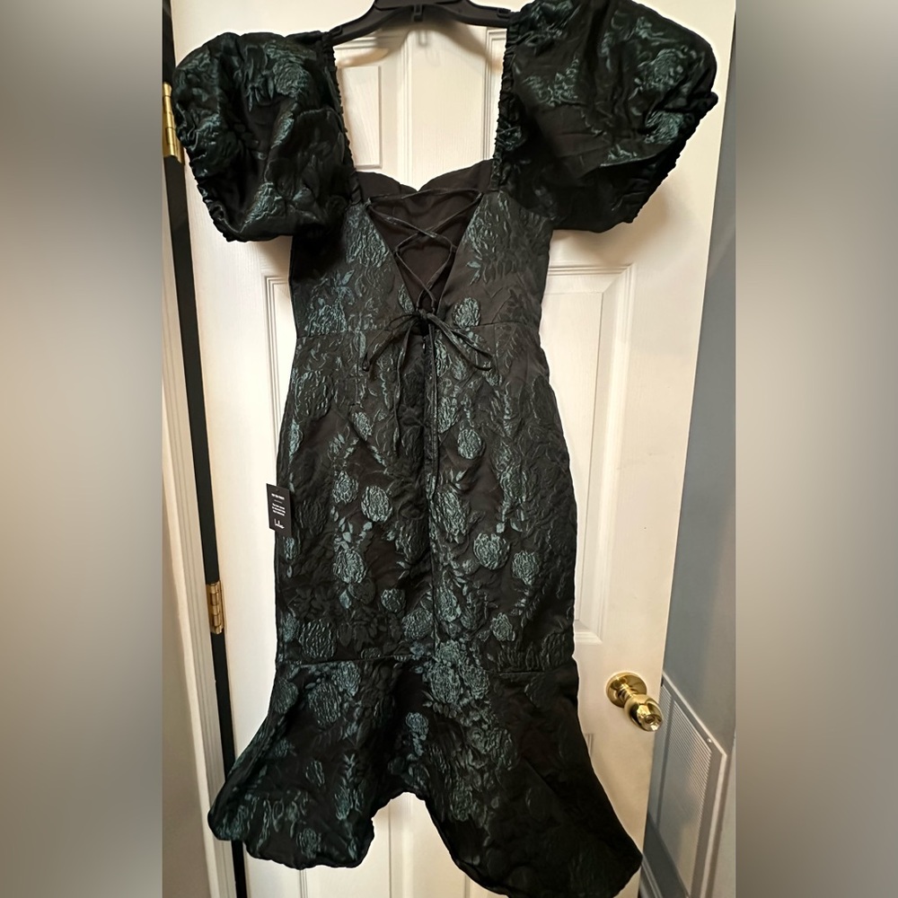 NWT Lulus Black and Emerald Trumpet Midi Dress - Picture 4 of 4
